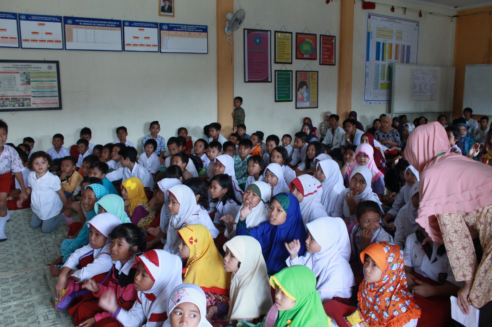 Para santri pesantren penerima manfaat wakaf Al-Qur'an Bina Ummah