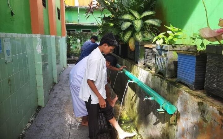 Pengecekan Sarana Air Bersih para Santri